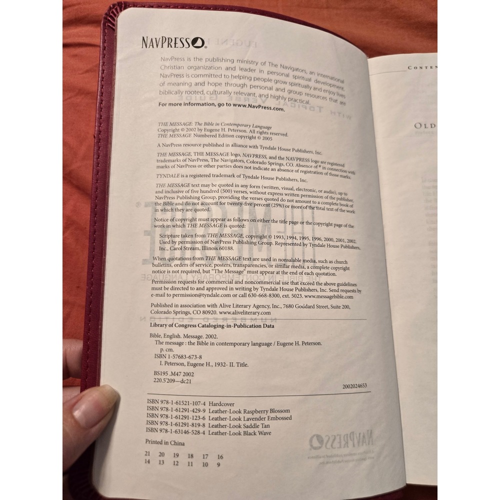 The Message Bible Eugene Peterson Raspberry Blossom Leather-Look 9781612914299 - Picture 4 of 4